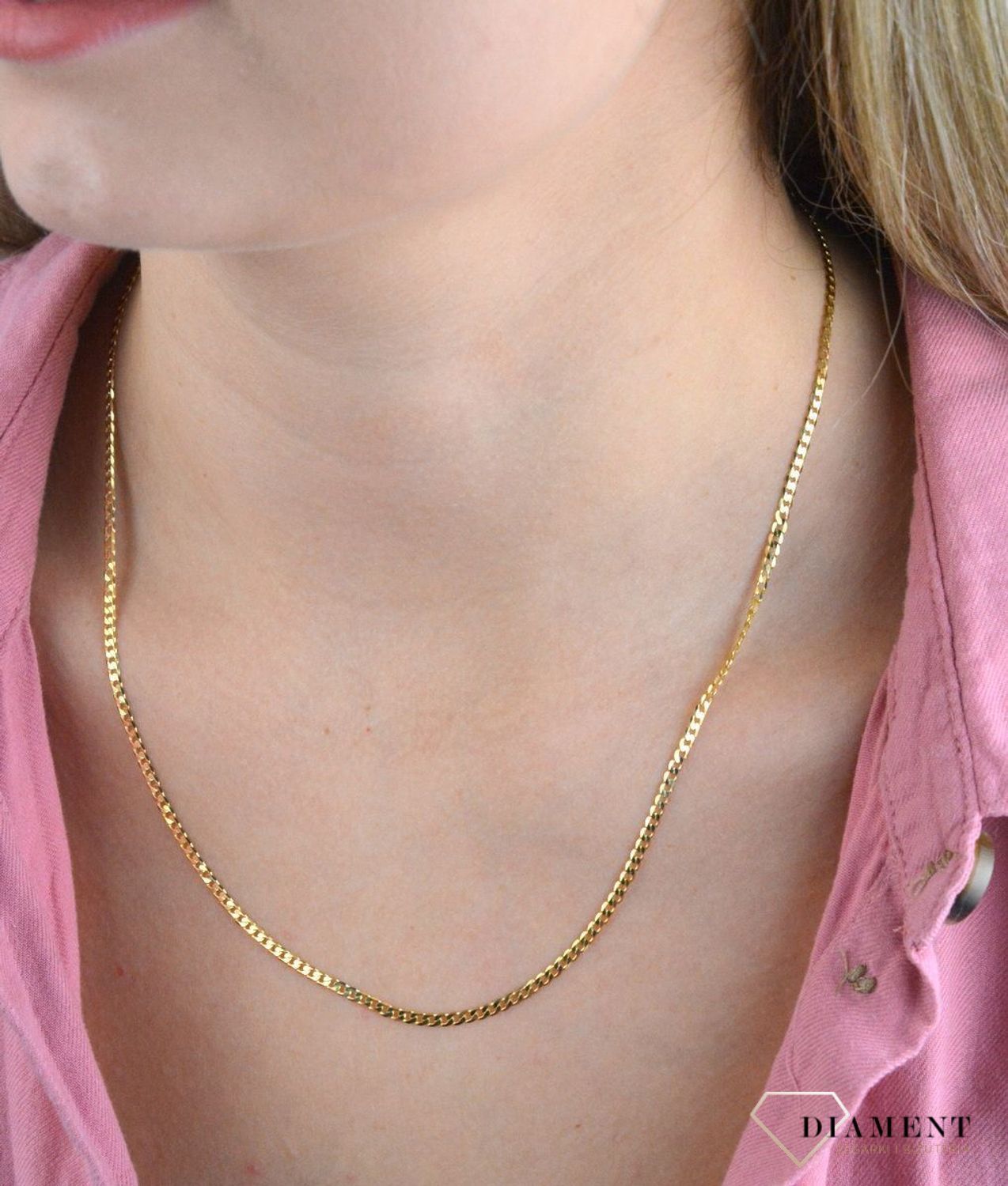 Złoty łańcuszek 375 pancerka 2,3  mm DIA-LAN-7819-375 2,3mm. Klasyczny i uniwersalny łańcuszek o splocie pancerki, wykonany z żółtego złota próby 375 o wadze około 4,23 gram. Łańcuszki to uniwersalne dodatki, które sprawdzaj.jpg